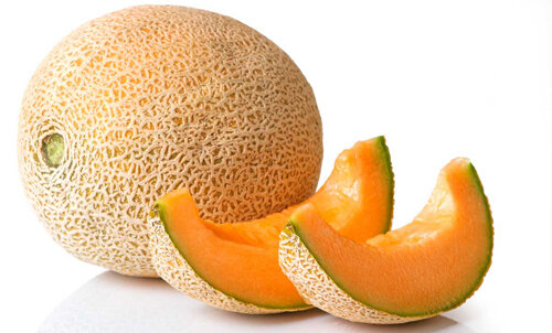 2. Обязательно включите в свой рацион продукты от депрессии. К таким продуктам относятся: дыня, алыча, помидоры, апельсины, малина, клубника, жирная рыба, петрушка, шоколад, какао, морская капуста, а также пряности (куркума, тимьян, кориандр и др.).