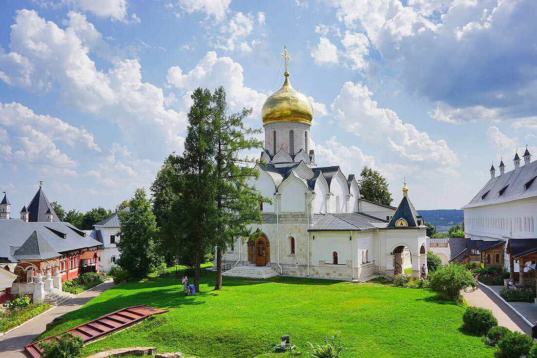 Городской округ звенигород. Саввино-Сторожевский монастырь. Саввино-Сторожевский монастырь апрель. Саввино-Сторожевский монастырь в Звенигороде здания. Руза монастырь.