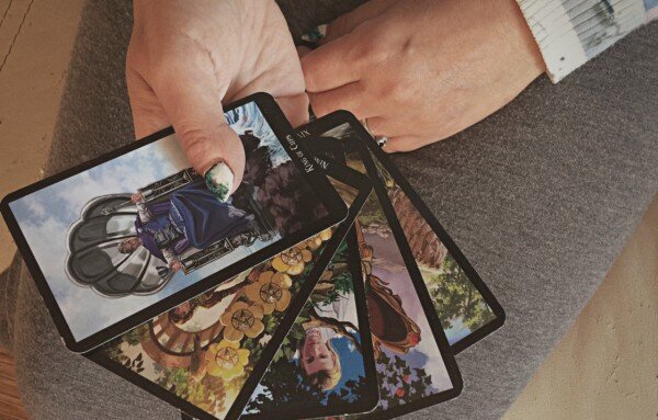 Можно ли научиться гадать на таро самостоятельно? | Предсказания на ...