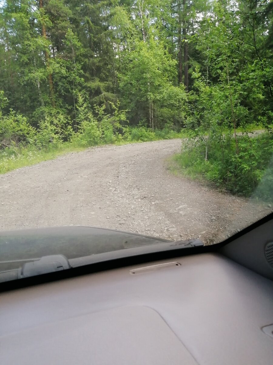 На виражах разъехаться со встречкой будет трудно.