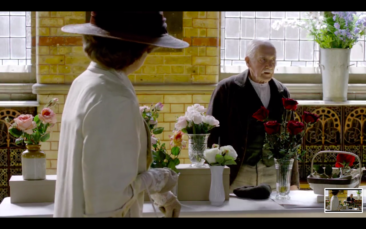 Цветочная выставка и розы мистера Мосли (кадр из сериала «Аббатство Даунтон»).