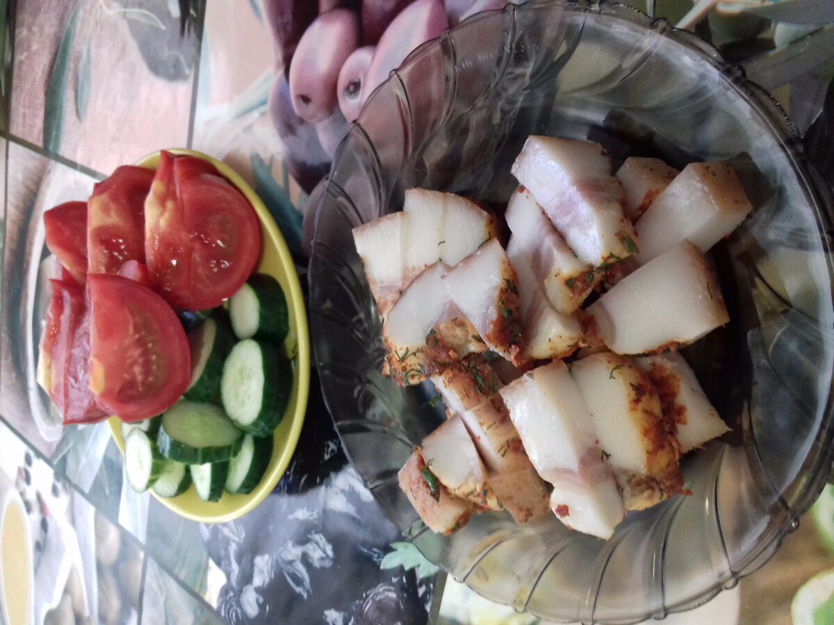 Раньше я могла бы перекус себе устроить: хлебушек, сало, яйца ... и еще много чего