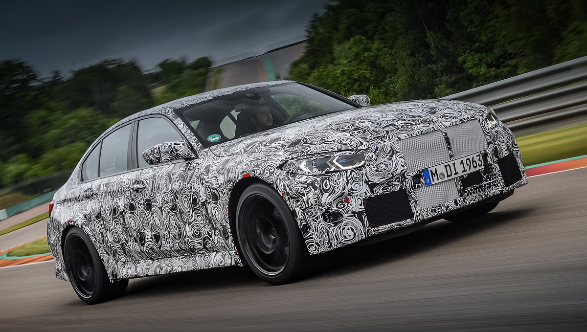 Седан BMW M3 и купе BMW M4 дебютируют одновременно в середине сентября 2020 года. Позже на рынок выйдет кабриолет BMW M4, а потом немцы начнут готовить более мощные модификации «эмок», предназначенные в большей степени для езды по гоночному треку.