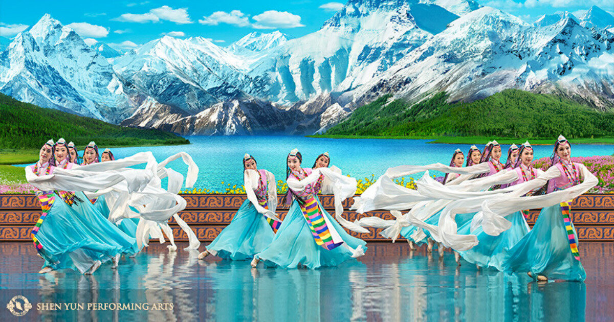 Выступление Shen Yun Performing Arts демонстрирует «струящиеся рукава» в древнем китайском придворном танце, известном, как «водяные рукава». (Изображение: Shen Yun Performing Arts)