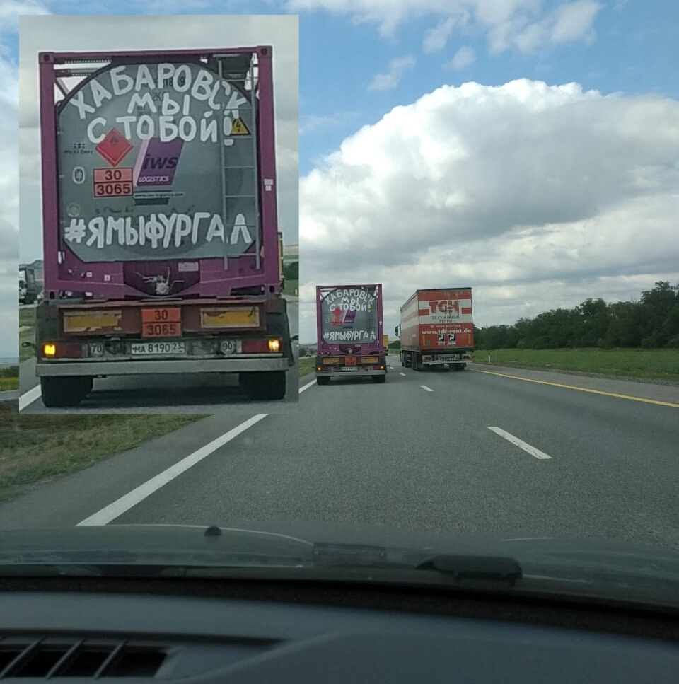 Вот это чучело. Заметьте, стопы горят. Он нас не пускал несколько минут. 