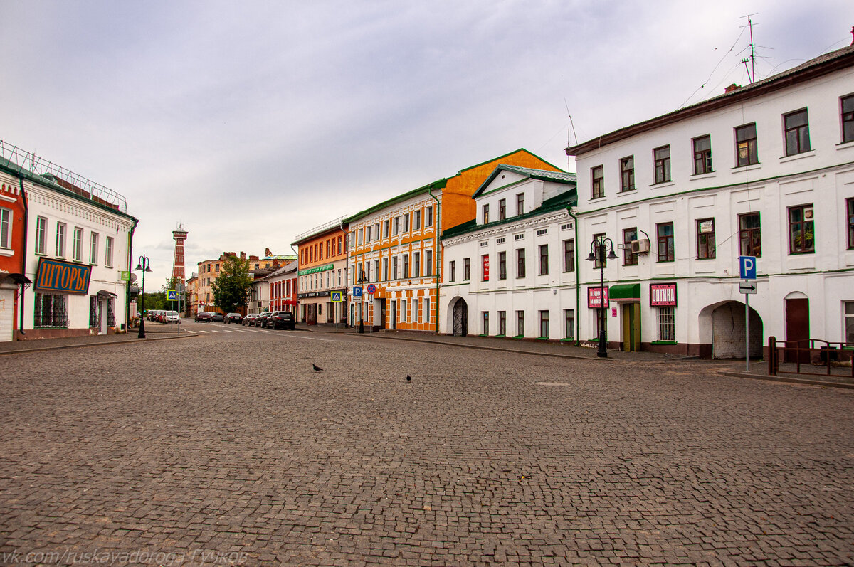 перекресток Крестовой и Столярной улицы в Рыбинске