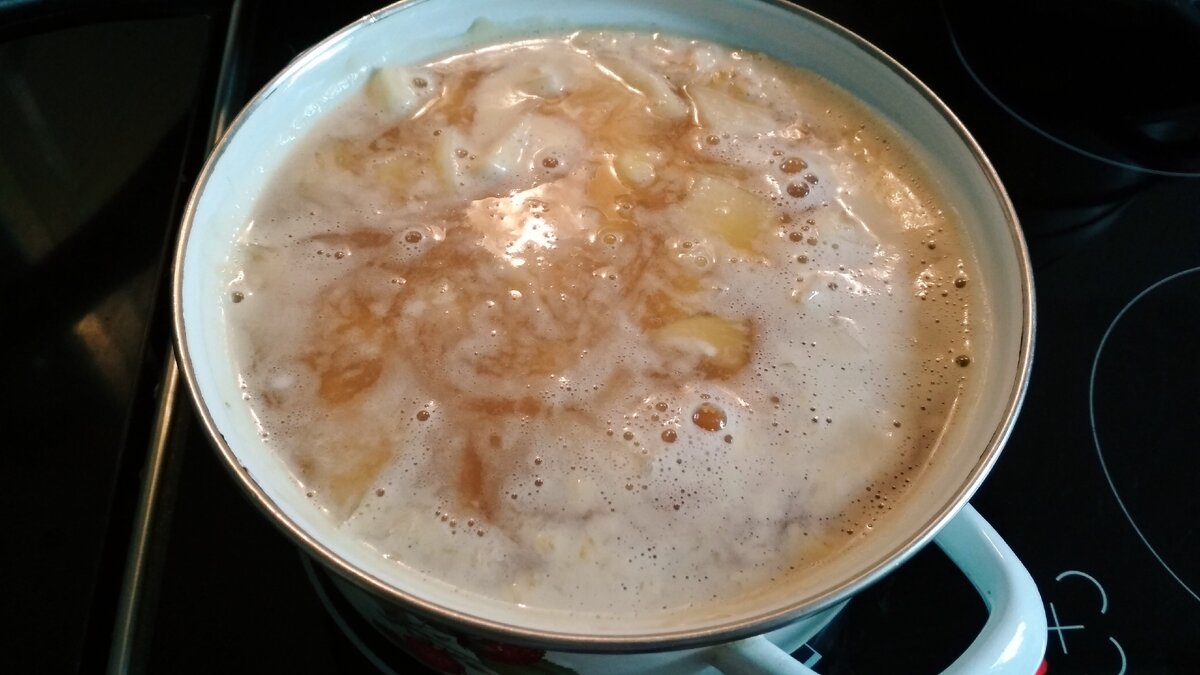 Варим чечевицу и картофель до готовности