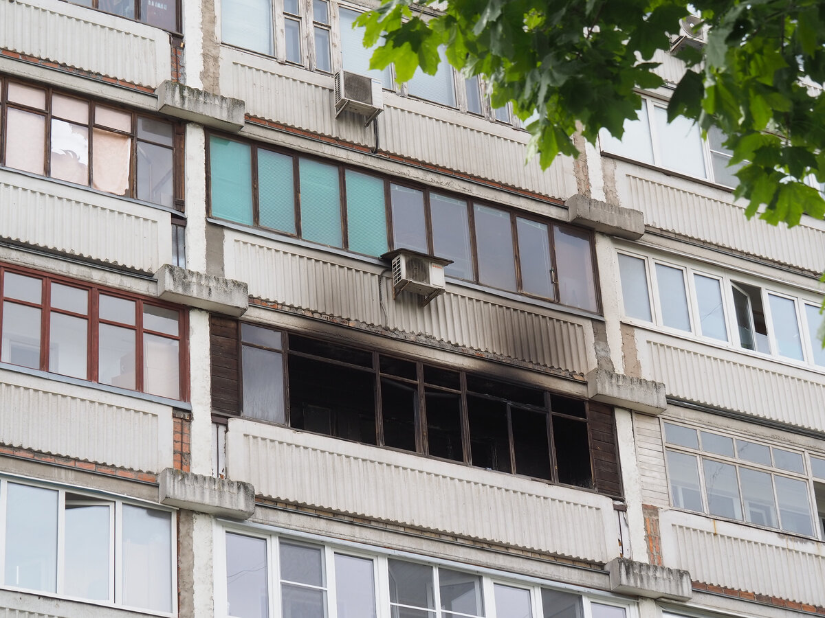 Лоджия сгоревшей квартиры