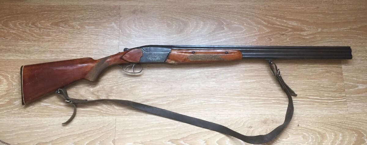 Все тот же 34, как видно флажком тут и не пахнет. Процесс разборки довольно сложен, да и иногда появляется желание упереть стволы в ногу, для помощи рукам. Останавливает лишь старая шутка, в которой говорят о характерной травме- отсутствию большого пальца на ноге у владельцев ТОЗ-34... В общем как у профессионального токаря, чем меньше пальцев, тем выше квалификация