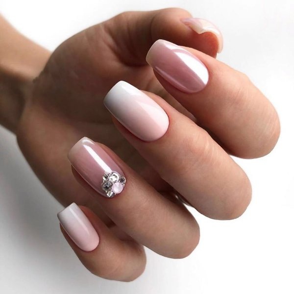 Нежный маникюр