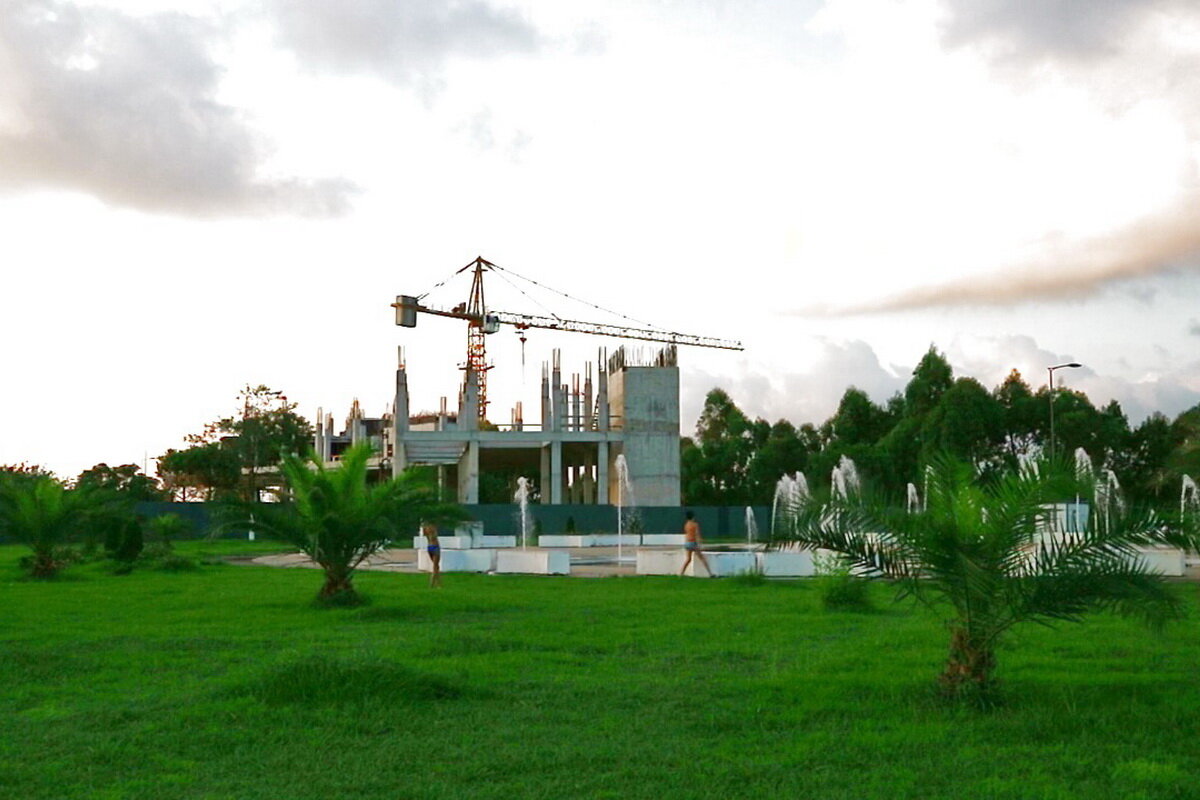 Строительство пятизвездного отеля на самой границе с Абхазией. ©Фото Бесика Пипия.