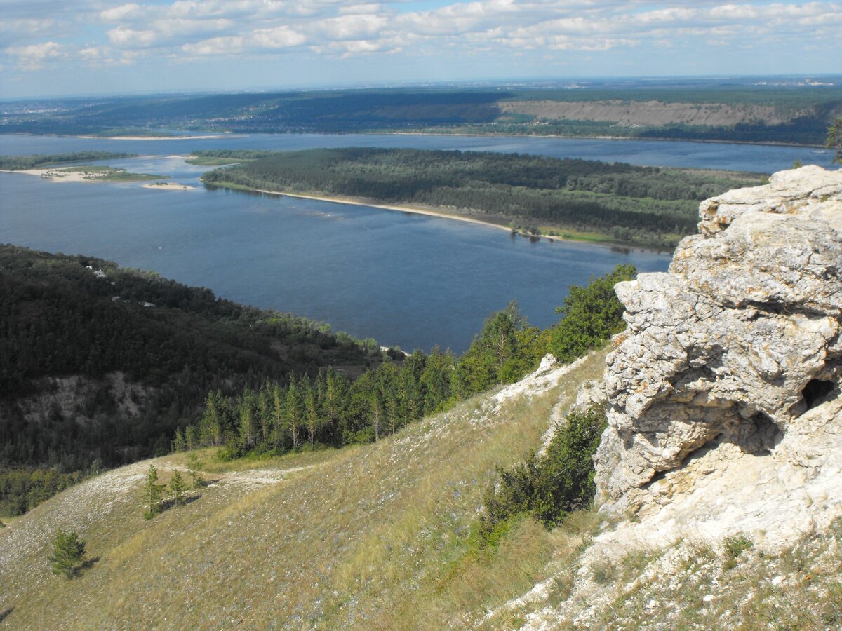 Самарская область фото. Приволжская возвышенность Жигулевские горы. Гора Стрельная Самарская область. Самарская лука Жигулевские горы. Волжские просторы Жигулевские горы.