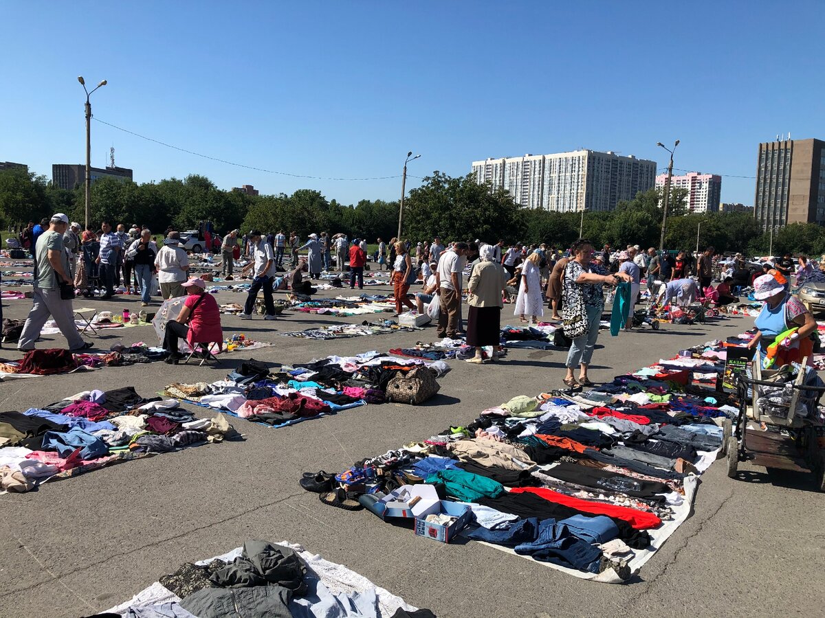 Барахолка донецк ростовская область. Блошиный рынок в Новочеркасске. Блошиный рынок Таганрог. Барахолка Ростов. Барахолка в Ростове на Дону.