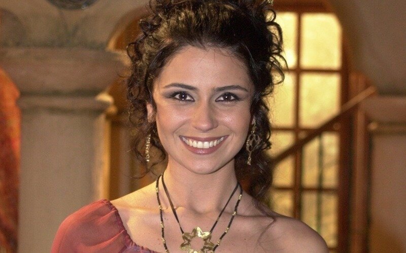 Источник фото https://observatoriodatv.uol.com.br/noticias/veja-as-personagens-de-novelas-que-inspiraram-a-moda