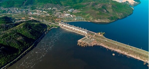 Плотина нынешней ГЭС имени Ленина в районе между Тольятти и Жигулевском. Фото свободно взято в сети Интернет.