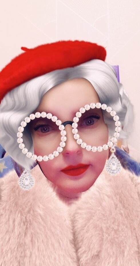 Еще бы глазки покучнее и вообще - агонь-бабуля! 