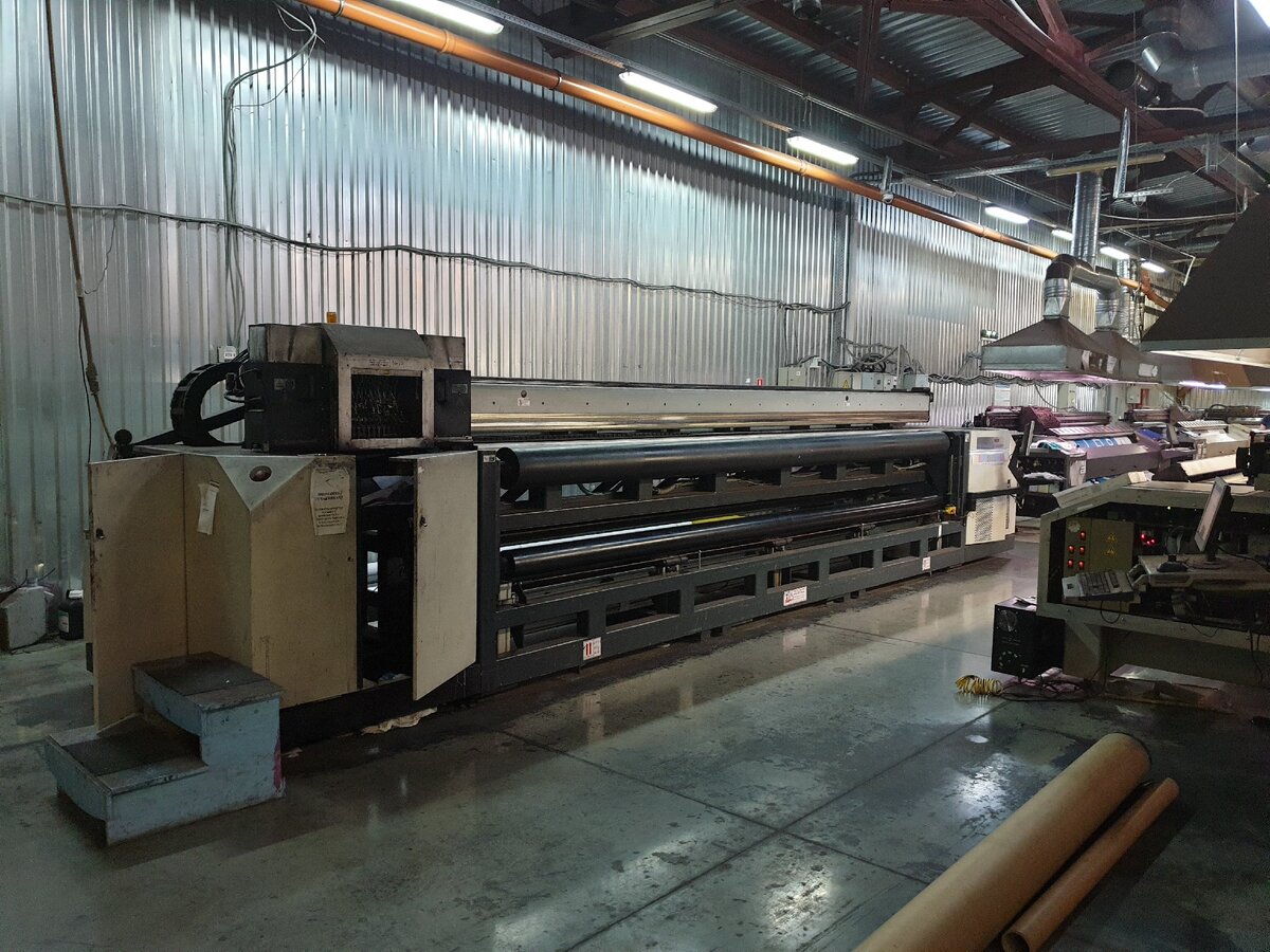 Маленький пятиметровый UV-монстр.