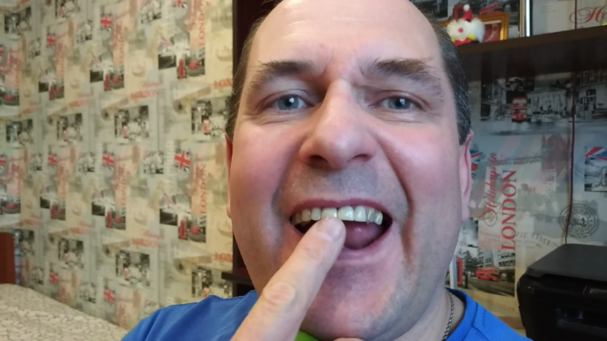 вставил новый протез