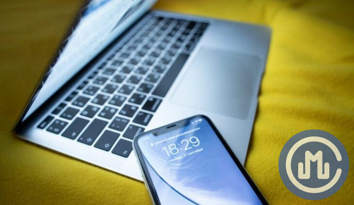 Компьютер и телефон. Фото: «Москва.ру»/Мария Добрыгина