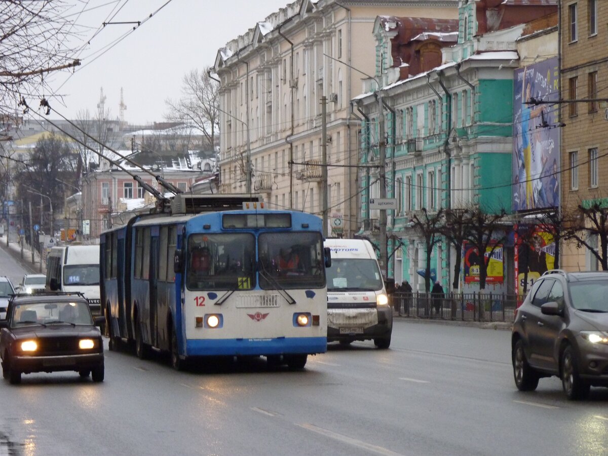 Было время на 11 маршруте даже ходили сочлененные вместительные троллейбусы, 2015 год, фото автора