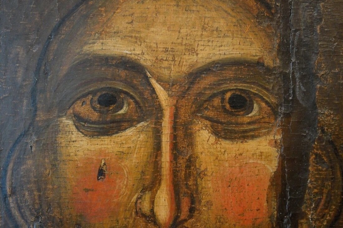  Христовы заповеди Блаженства — чудо просветлённости 
Заповеди Блаженства -
великая метафизика Божией Благодати.

На церковнославянском языке по Евангелию от Матфея
Заповеди Блаженства звучат нижепрописанной «симфонией» Духа:

1. Блажени нищии духом, яко тех есть Царствие Небесное
2. Блажени плачущии, яко тии утешатся
3. Блажени кротцыи, яко тии наследят землю
4. Блажени алчущии и жаждущии правды, яко тии насытятся
5. Блажени милостивии, яко тии помиловани будут
6. Блажени чистии сердцем, яко тии Бога узрят
7. Блажени миротворцы, яко тии сынове Божии нарекутся
8. Блажени изгнани правды ради, яко тех есть Царствие Небесное
9. Блажени есте, егда поносят вам, и ижденут, и рекут всяк зол глагол на вы лжуще, Мене ради: Радуйтеся и веселитеся, яко мзда ваша многа на небесех: тако бо изгнаша пророки, иже (беша) прежде вас.

И Девять Евангельских заповедей о Блаженствах
на основе Евангелия от Матфея
 во «осовремененной» симфонии Блаженного Слова Божиего,
со метафизическими комменатриями:

1. Блаженны нищие духом, ибо их есть Царство Небесное.

Комментарий:
Быть нищим духом — обладать просветлённым сознанием,
открывающим человеку удивительную истину:
 ничего «самодостаточного своего» не существует и по природе своей просто  и не может быть — ни «своего» ума, ни души, ни даже тела — всё изначально принадлежит Творцу и является во временность лишь во протяжённых отражённостях Божией Духотворённости.
Человек, ставший во уме своём «чистым сосудом» духотворённого сознания -
лишается всяких иллюзорностей «собственничества» и, являясь «образом и подобием» Творца своего, - «со неизбывной неизбежностью» наполняется блаженным Богосознанием -
Христвым Сознанием просветлённости,
и - «Царствие Небесное» приоткрывается обретшему «нищету «эго»» - уже на Земле, позволяя жить во молитвенной песенности блаженного праздника великой  богоприсутственности «временнооких зазеркалий», хранящих Любящий Свет Создателя во просветлевших Душах.

2. Блаженны плачущие (скорбящие), ибо они утешатся.

Комментарий:
Плачь просветлённого — великое утешение скорбей мира,
ибо чистыми слезами смывается боль страдательности и растворяется невежественность.
Во истинно духотворённо плачущим — плачет всегда Сам Спаситель.

3. Блаженны кроткие, ибо они наследуют землю.

Комментарий:
Истинные «цари земли» - принимают Волю Божию,
даже неизбежно «отяжелённую» во оковах плоти мира сего.
Кротость — всевышняя жертвенная Любовь Творителя ко твореню.
Человек Христова Сознания — делает всё от себя зависящее по Первому Закону «Небес и земли» —  Закону вселенской Любви,
пропитывающей Духотворённой Возлюбленностью творенье и -
смиренно принимает плодоношение явленности как Дар Божий.

4. Блаженны алчущие и жаждущие правды (праведности), ибо они насытятся.
Комментарий:
Небесная Истина является величественным Любящим Светом Правды Божией во мире «отяжелённой временности», и праведный человек видит непревозойдённую вселенскую Духотворённую красоту во нисхождении во мир Реальности истинной,
растворяющей иллюзии забвенности и наполняющей благостным преблаженным Светом Души алчущих  богоприсутственной жизнии.

5. Блаженны милостивые, ибо они помилованы будут.

Комментарий:
Любвь творца изливается милостию во мире творительном,
и самосознающая тварность имеет изначальное право Творителя на Любовь.
Просветлённый проводит Любовь Божию безотносительно «вяческих искажений собственничества» - вне «идеологий, политики, наций, концептов, времени и места» - так исполняется Литургия Любви Божией во все эпохи и времена, так согревает Души и дарует Благодать смысла истинная доступная человеку Божия милость великой Спасительной силы Любви.

6. Блаженны чистые сердцем, ибо они Бога узрят.

Комментарий:
Живое сознание богоприсутственности во человеке —
открывается благодатию Божией «дитятям» -
кристальный ум и чистое сердце во «образе и подобии» - наполняются духотворённой многомерностью -
человек начинает со-присутствовать во Мире Духа, во Тонком Времени и «омирщвлённой» временности — одновременно.
Везде Бог, «отступать более некуда», и нет никакой самосущей «тьмы» - есть лишь различная сила Света и бессчётные формы радуг светотеней во мирах временной яви.
Безграничное Литургическое блаженное восхитительное удивление величием дел Господних  - являет извечный праздник прозревшего;
вечность во Отце изливается Предвечным торжеством Сына, Святый Дух поёт из «зазеркалий» Самому Любящему Свету. (…)
 
7. Блаженны миротворцы (смиряющиеся), ибо они будут наречены сынами Божиими.

Комментарий:
Миротворство внутри Душ человеческих — являет смиренность людских сообществ, принося тишь и благодать во все грады и веси планеты.
Внутренняя духотворённая миротворность — светится живой блаженной богоприсутственостью и являет высшую истинность Божией Любви.

8. Блаженны изгнанные за правду («подвергшиеся преследованиям из-за праведности»), ибо их есть Царство Небесное.

Комментарий:
Великое провозвестие живой Христовой богоприсутвенности -
во мире сём порою оборачивается «кровоточием и болью» ответной «благодарности» «спящих душ» со-братиев по Планете;
но миссия сия столь высока, что «земная боль» не стоит и «пыли под святыми стопами» провозвестников — ибо вещающие Божию Истину человеки — служат Самому Спасителю, и даже ежели их земные судьбы подёрнуты флером «отверженности» -
Царствие Божие всегда с ними есть, и жизнь их на Земле -
великое прямое служение Сотворителю.


9. Блаженны вы, когда будут поносить вас и гнать и всячески неправедно злословить за Меня.
Радуйтесь и веселитесь, ибо велика ваша награда на небесах: так гнали и пророков, бывших прежде вас.

Комментарий:
Великий  праздник  Богоприсутственности во просветлевших Душах — есть вселенская Литургия Отца, Сына и Святого Духа, звучащая во все времена явленности  Блаженной музыкой Сфер,
и Праздник Господен вечен как и сам Сотворитель.

Посланники Божии видят реальность земную, но не впадают во уныние, а продолжают жить, быть и провозвещать Небесную правду - несмотря ни на что и ни на кого, ибо никакая «тьма» никогда не погасит Божиего Света, и никакой «бес бездны» не поглотит «Ангелов»,-
и Первый Закон Творца — будет сиять милостью великой Любви —
и ныне, и присно — во Душах избранных, и приидет Золотое время  - во всех явленных Душах, и да «свернутся свитки времени», и да воссияет у Престола Агнца каждая сохранённая Душа -
и просвтелённость поглотит бездну.
Писано по Евангелию отМатфея: 5, 3-11

                Аминь


Заповеди Блаженства                по Луке: 6, 20-23 — звучат следующим Словом Небес:

1. Блаженны нищие духом, ибо ваше есть Царствие Божие.
2. Блаженны алчущие ныне, ибо насытитесь.
3. Блаженны плачущие ныне, ибо воссмеетесь.
4. Блаженны вы, когда возненавидят вас люди и когда отлучат вас, и будут поносить, и пронесут имя ваше, как бесчестное, за Сына Человеческого. Возрадуйтесь в тот день и возвеселитесь, ибо велика вам награда на небесах.

Ко сему, существует и «напоминание невежественным» -
«Горе вам»:
Во Евангелии от Луки (Лука 6:24-26) Иисус Христос противопоставляет заповедям блаженства «заповеди горя», напротив:
1. Горе вам, богатые! ибо вы уже получили своё утешение (славянский текст — яко отстоите утешения вашего).

Комментарий краткий:
От «эго», «личности», «собственности» - Небесное утешение не стяжается.
Иллюзия не способна обратиться реальностью.

2. Горе вам, пресыщенные ныне! ибо взалчете.

Комментарий краткий:
Приращение иллюзорно «самодостаточного» - путь во «ничто».

3. Горе вам, смеющиеся ныне! ибо восплачете и возрыдаете.

Комментарий краткий:
Смех от самопревосходства — провозвестник потери «Небесного достояния Души».

4. Горе вам, когда все люди будут говорить о вас хорошо! ибо так поступали с лжепророками отцы их.

Комментарий краткий:
Истинный провозвестник Божией истины -
не пытается ублажить даже тонкие струны эго слушающих.
Божия Правда провозвещает нищету эго, и — превозносит великое богатство Божие во нас как Дитятях Божиих,
напоминая о едином Хозяине всего и вся временного и безвременного.


Заповеди Блаженства (Макаризмы) дошли до нас в двух версиях    (по Матфею и по Луке) и во общем первоисточнике определяются три основные Заповеди
1. Блаженны нищие, ибо их есть Царство Божие.
2. Блаженны скорбящие, ибо они утешатся.
3. Блаженны алчущие, ибо они будут насыщены.

 Метафизический штрих:
Блаженны — богоприсутственно любящие во богоустремлённости своей.
И да обретут сии  сыны Божии «насыщение» просветлённостью Христова Сознания вечности.


                Блаженный Аминь 