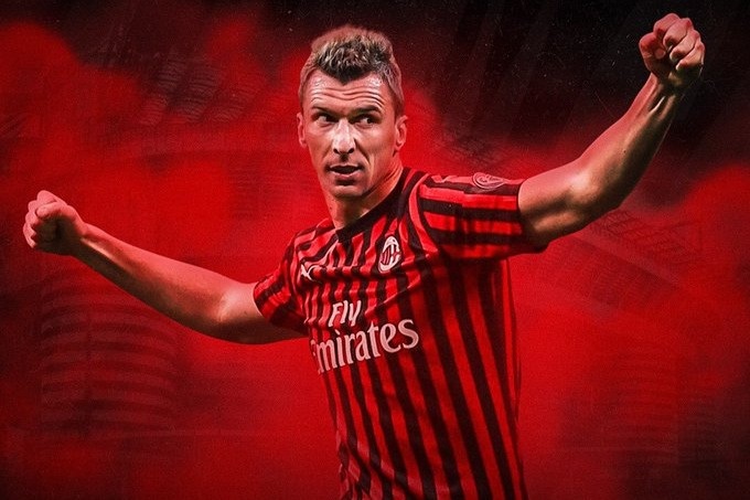 Марио Манджукич в «Милан»                     Финалист Лиги Чемпионов и ЧМ-2018 в январе 2020 года отправился играть в Катар, где за местный «Аль-Духайль» провел семь матчей и отметился одним забитым мячом, и уже в июле расторг контракт. Осенью того же года он мог оказаться в «Локомотиве», но не договорились по зарплате футболиста. Зимой 2021 года в большой европейский футбол Мандужукича возвратил «Милан», который искал подкрепление для борьбы за скудетто. Контракт стороны заключили на полгода с возможностью продления еще на 1 сезон.
