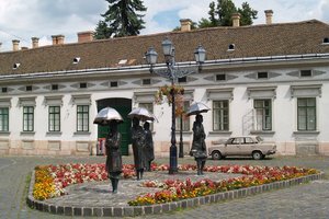 "Четыре девушки под зонтами" (1986), автор Имре Ванга