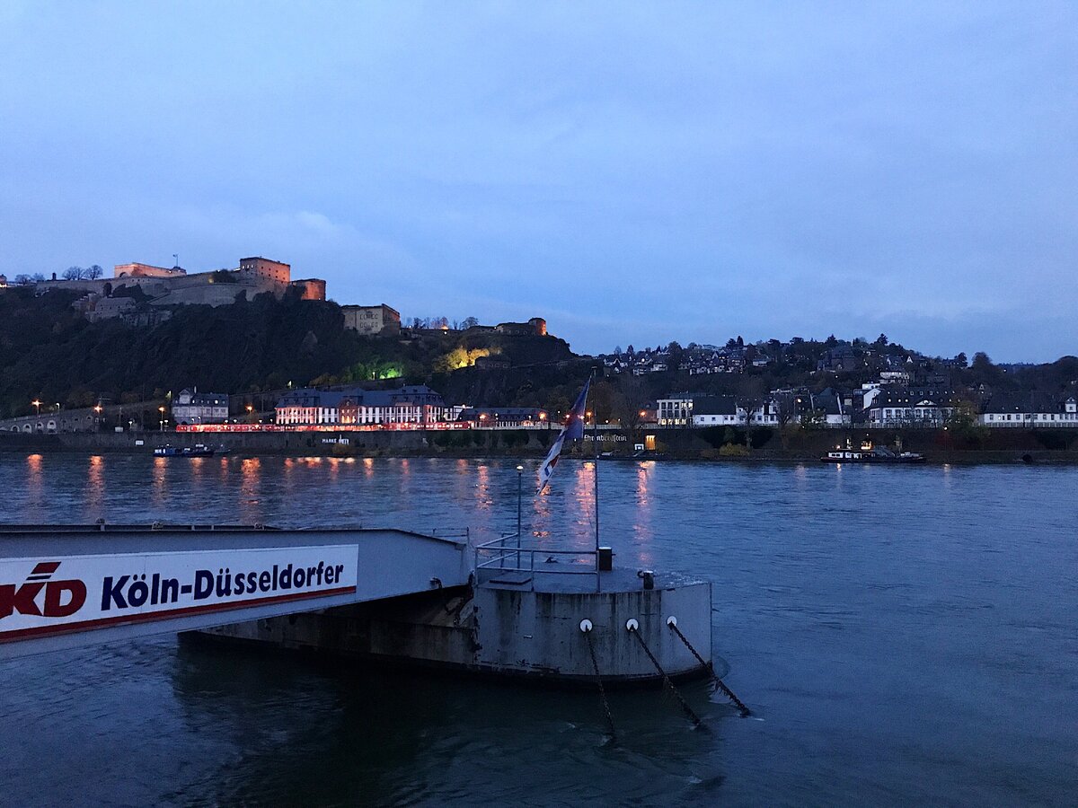 Так выглядят дома в Германии, город Бендорф, где живет мой друг. Фото сделала с балкона. Очень чисто и комфортно в его небольшом городке.