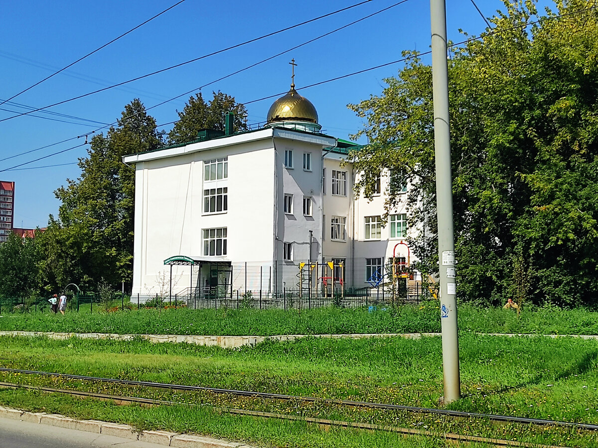 Площадь Обороны в Екатеринбурге. Больничный комплекс из зданий от 19 до 21  века | Одно место | Дзен