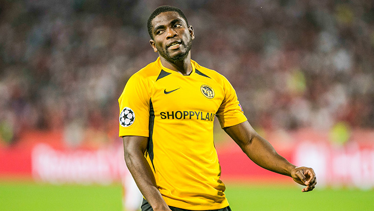 Роджер Ассале в футболке "Янг Бойз"