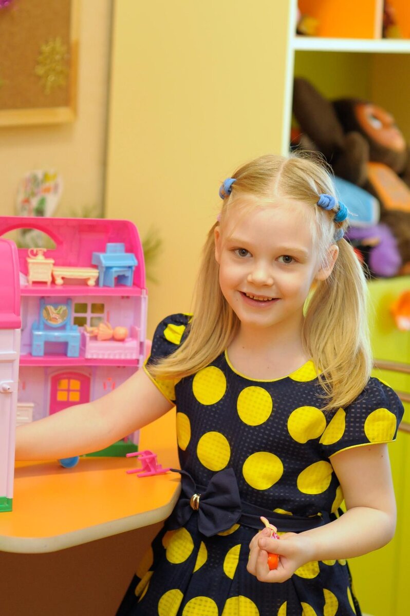 Наша Уля в новом платье для праздника