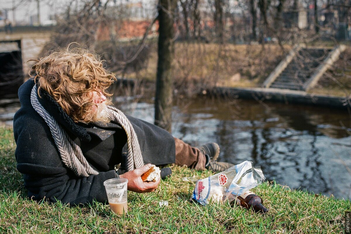 Фото бездомных женщин