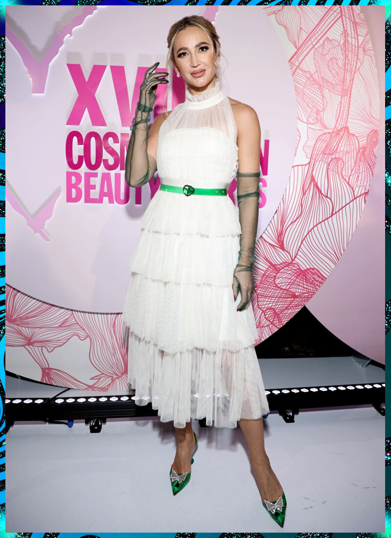 Ольга Бузова на премии Cosmopolitan, октябрь 2021 (источник: instagram.com/p/CUw4BHLI6eJ/)