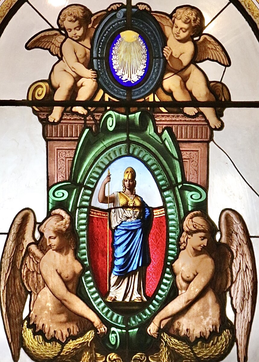 Афина Паллада, поддерживаемая ангелами в женском обличии.