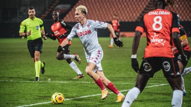 А нужен ли такой полузащитник Эвертону?