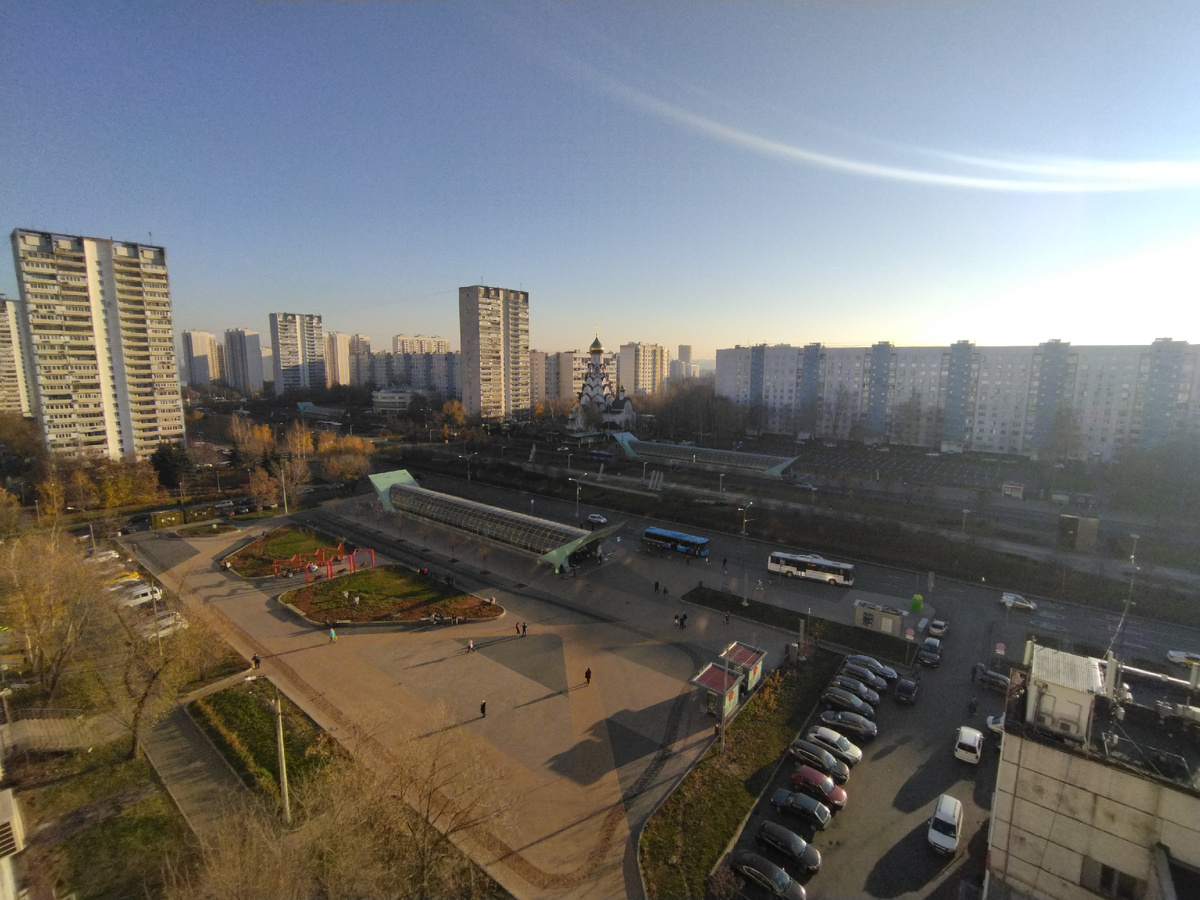 Вид на метро и окрестности. 