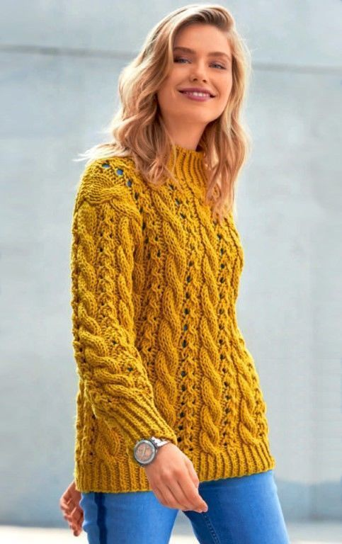 Женский вязаный свитер спицами