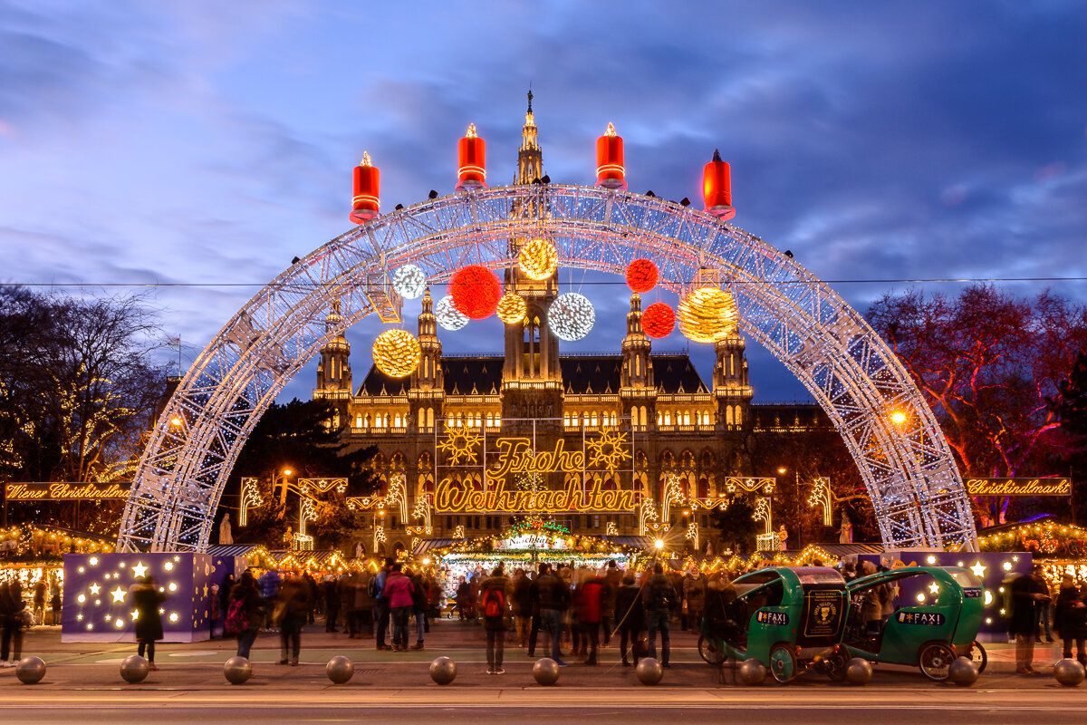 Венская жизнь. Площадь Фрайунг в Вене. Vienna Christmas Market at the Rathausplatz.