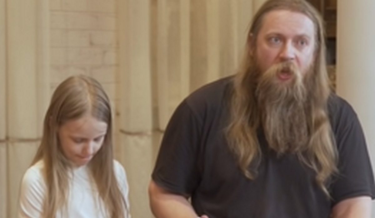 Алисе 9 лет. Папа Алисы считает ее гениальной. Скан автора