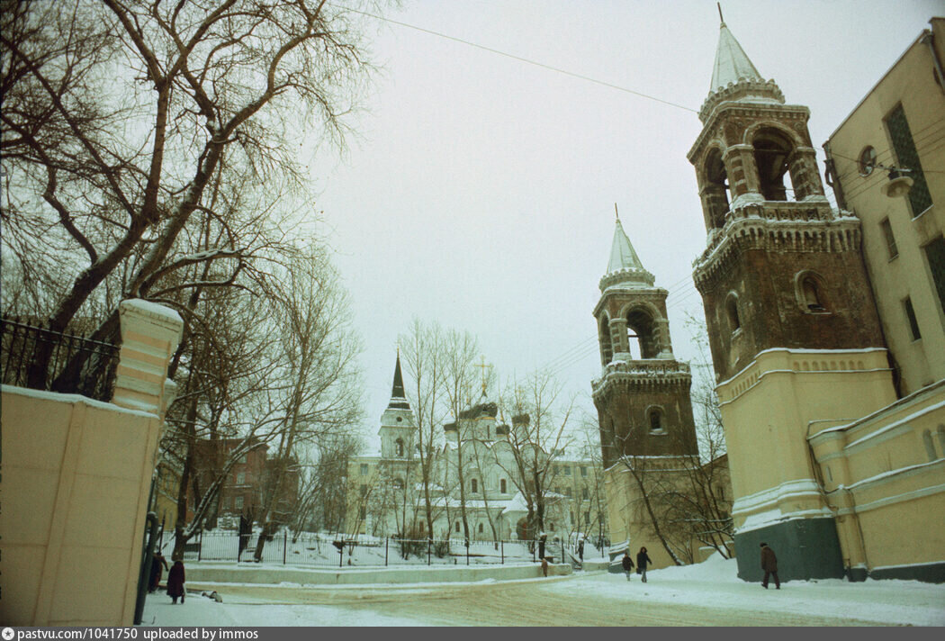 Москва, Иоанно-Предтечинский монастырь и церковь  Владимира в Старых садех, 1990