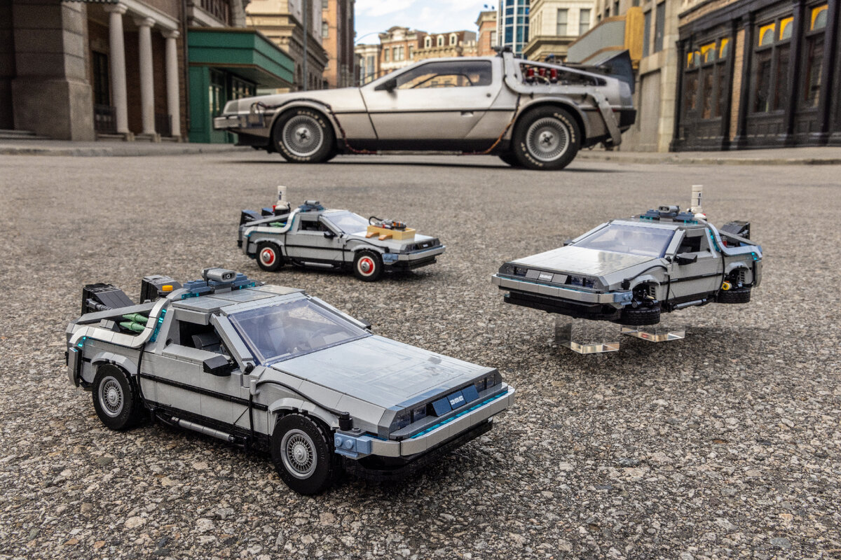 Машина назад в будущее модель. Лего Делориан 2022. LEGO DELOREAN 10300. Делориан ДМС 12 из лего. LEGO DELOREAN DMC.