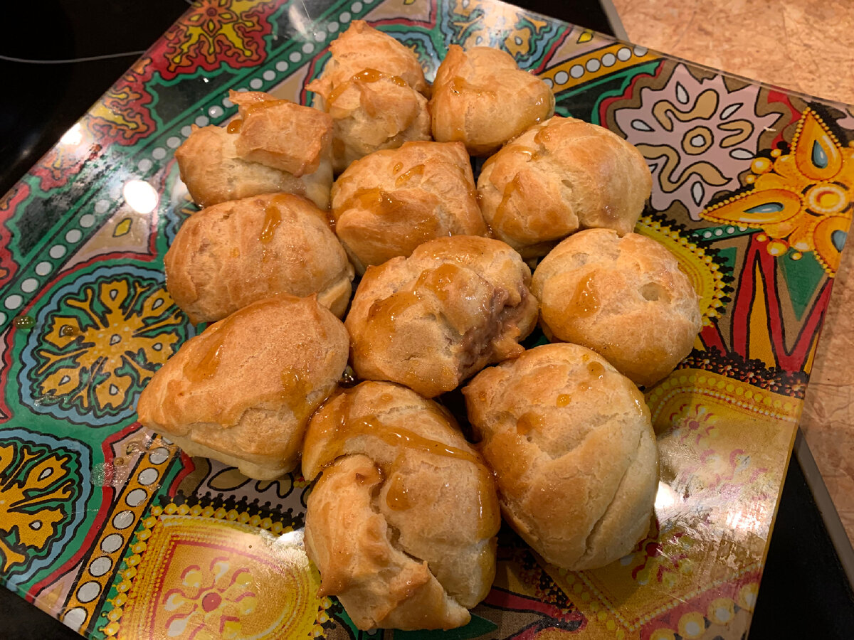 ТОРТ ШОКОЛАДНЫЙ МОККО С КАРАМЕЛЬЮ И ОРЕХАМИ