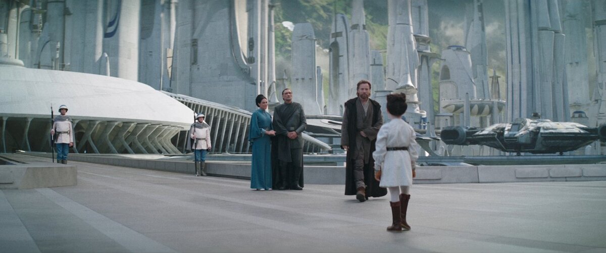 Лея походу сразу взялась косить не под себя саму, а под Рей из Диснеевской трилогии