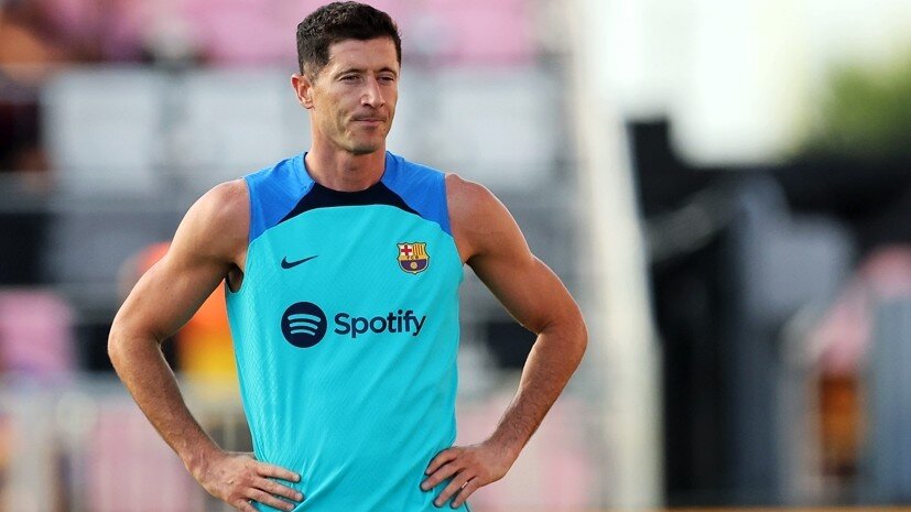     Нападающий «Барселоны» Роберт Левандовски Gettyimages.ru Michael Reaves / Staff