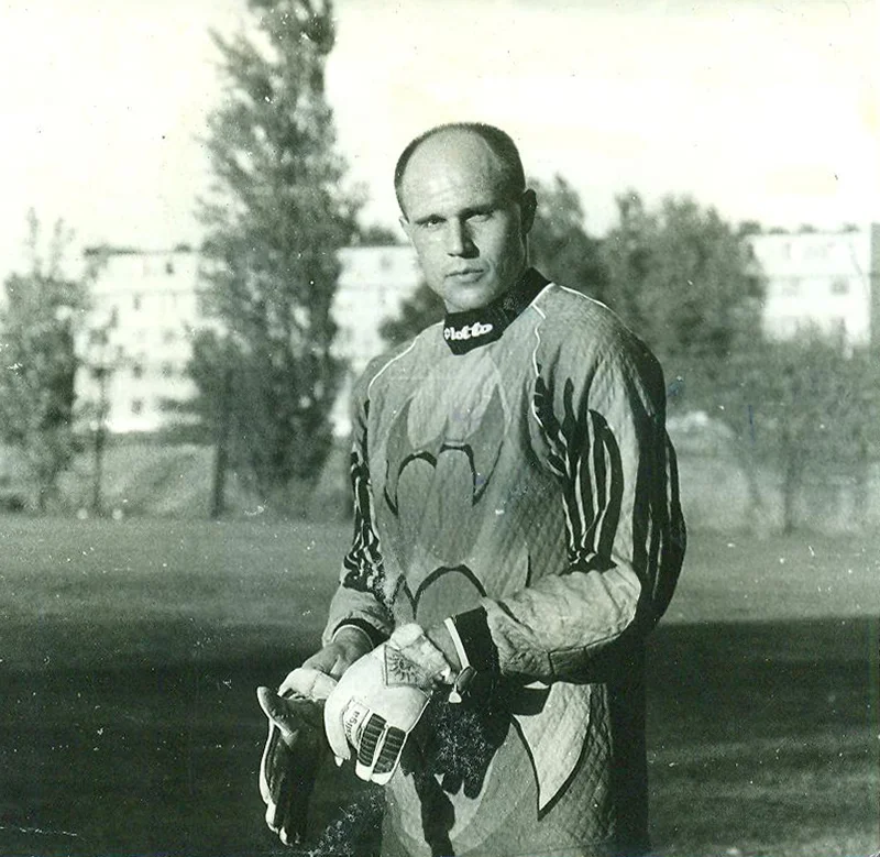 Андрей Саморуков вратарь. Саморуков Андрей Николаевич футболист. Андрей Саморуков Уралан вратарь. Вратарь Уралана Федя.