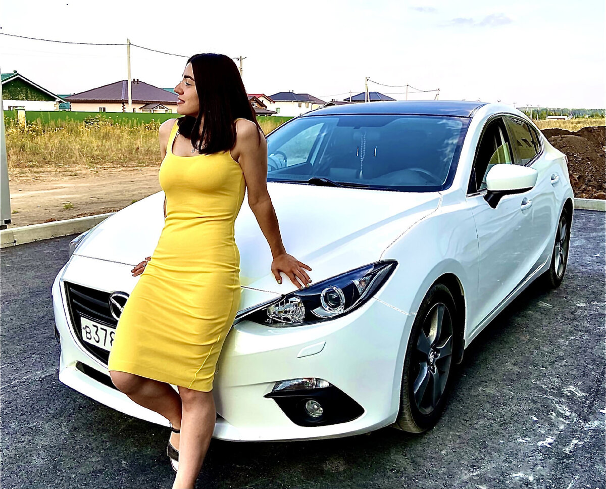 Обожаю природу, моя мечта - это свой дом, в дали от шумного города, дорог, пробок и всей движухи. 