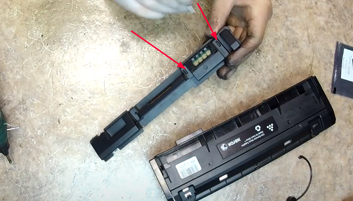 Фото 36. Заклеиваем с другой при помощи клеевого пистолета