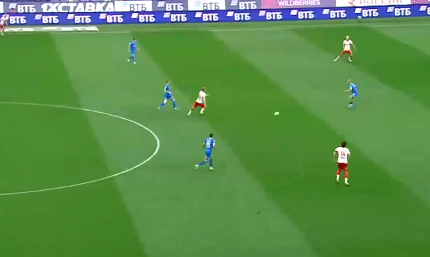 Коварный пас Умярова. Кадр трансляции матча Динамо- Спартак