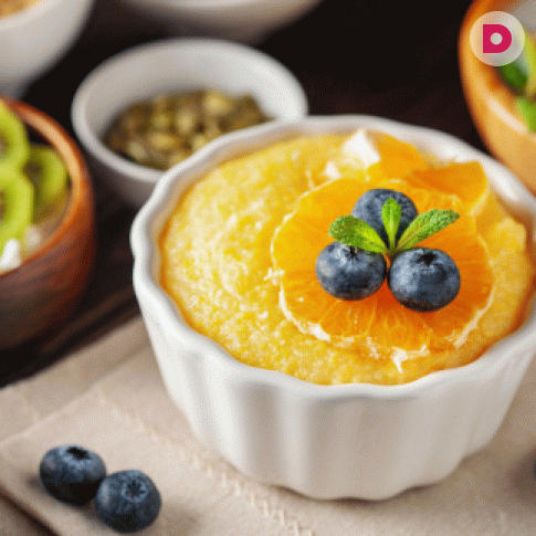 Кукурузная каша богата аминокислотами и витаминами, а также отличается очистительными свойствами. Она выводит токсины из организма и способствует улучшению пищеварения, уменьшает риск появления сердечно-сосудистых заболеваний. Употреблять ее можно с различными продуктами – овощами, мясом, подливами. Также из нее готовят популярное блюдо – мамалыгу. Однако один из самых полезных и простых вариантов приготовления – кукурузная каша, сваренная на молоке. Ко всем достоинствам блюда также присоединяются полезные свойства молока, а потому такая каша может стать прекрасным завтраком