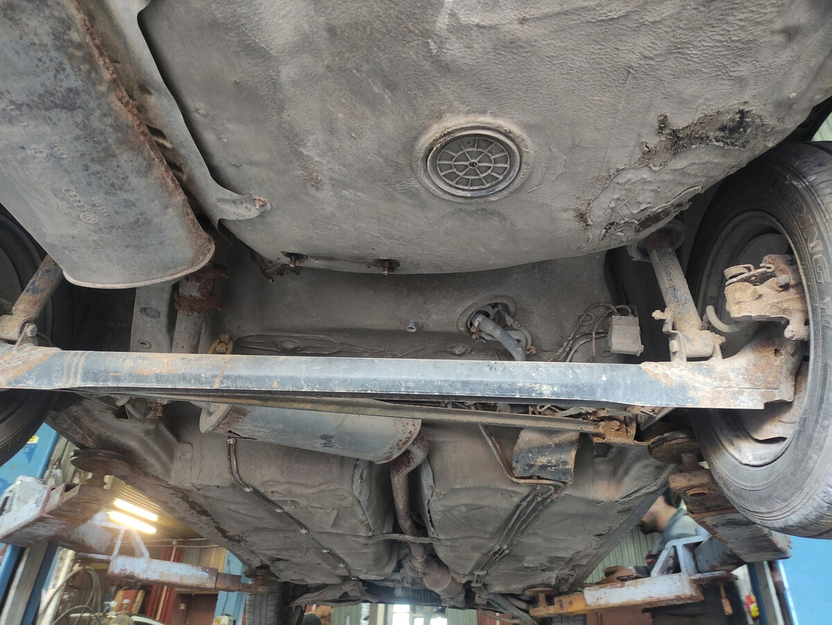 Эти пункты старенькая Ауди вряд ли прошла бы, небольшая коррозия на тормозной системе тут все же присутствует